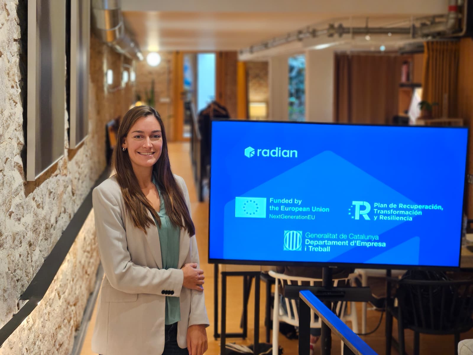 Radian Nebula: Impulsant el Creixement i el Lideratge Femení